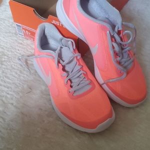 Never been worn nike sneakers